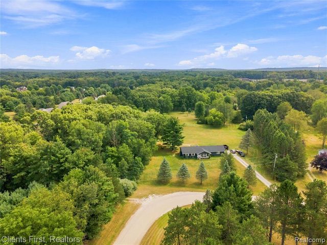9022 Kingston Court, Pinckney, MI 48169