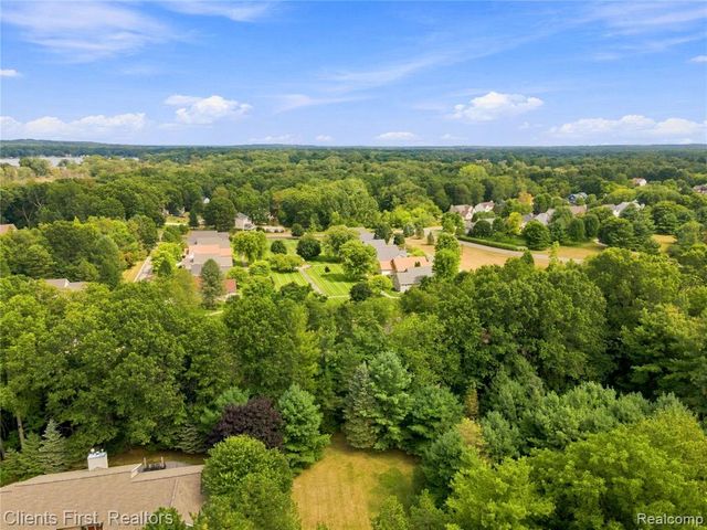 9022 Kingston Court, Pinckney, MI 48169