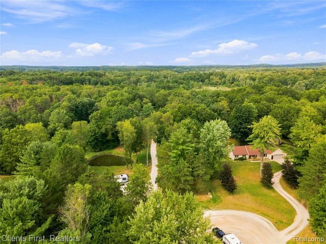 9022 Kingston Court, Pinckney, MI 48169