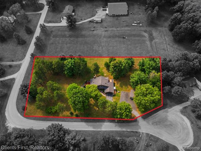 9022 Kingston Court, Pinckney, MI 48169