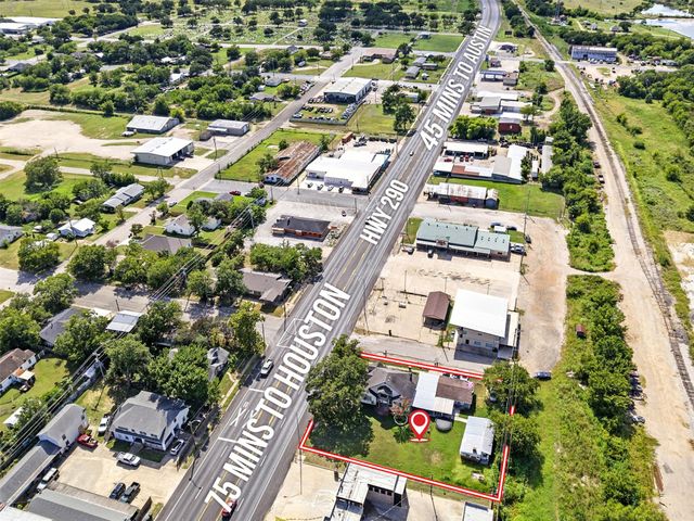 497 W Austin ST, Giddings, TX 78942