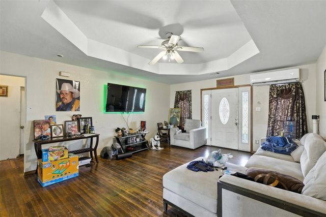 497 W Austin ST, Giddings, TX 78942