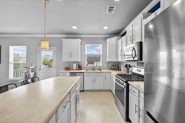 285 Gibson Dr, Lebanon, TN 37087