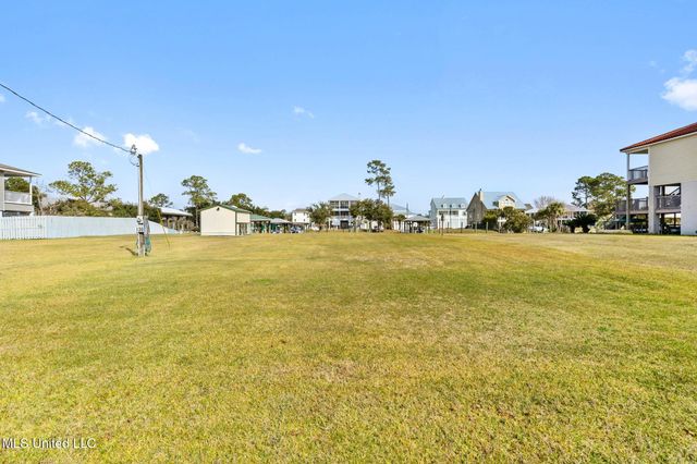 130 Elm Lane, Pass Christian, MS 39571