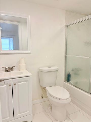 251 Flanders F, Delray Beach, FL 33484