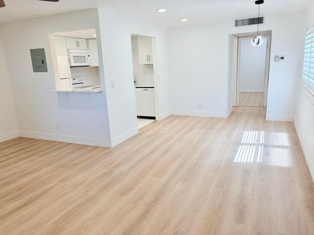 251 Flanders F, Delray Beach, FL 33484