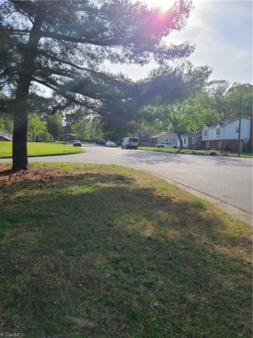 1700 Bolingbroke Road, High Point, NC 27265