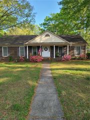 1700 Bolingbroke Road, High Point, NC 27265