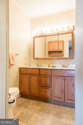 596 Teakwood Road, Alma, GA 31510