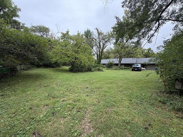 1405 Lynwood Court, Liberty, MO 64068