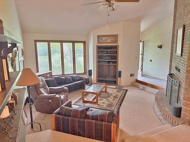 1405 Lynwood Court, Liberty, MO 64068