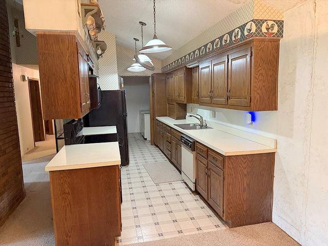 1405 Lynwood Court, Liberty, MO 64068