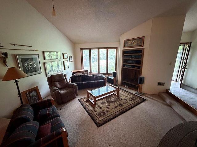 1405 Lynwood Court, Liberty, MO 64068