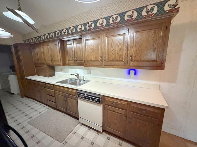 1405 Lynwood Court, Liberty, MO 64068