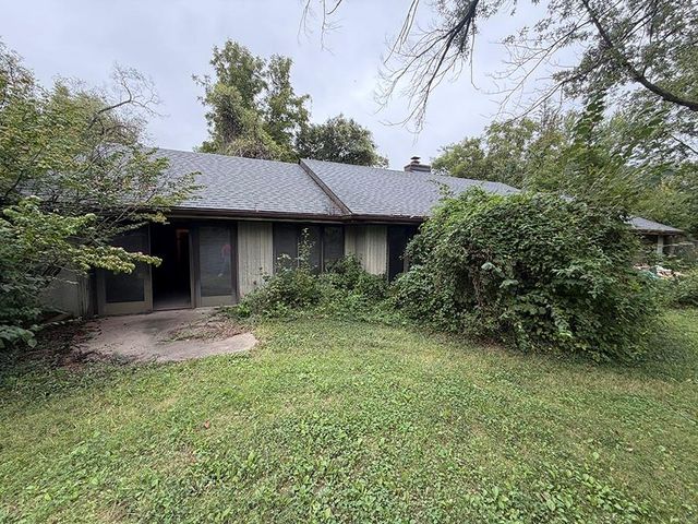 1405 Lynwood Court, Liberty, MO 64068