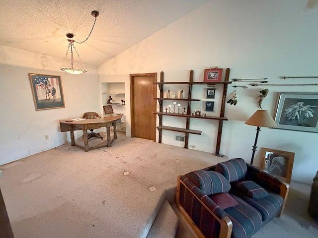 1405 Lynwood Court, Liberty, MO 64068