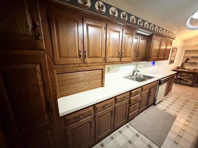 1405 Lynwood Court, Liberty, MO 64068