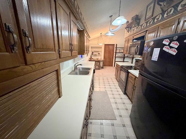 1405 Lynwood Court, Liberty, MO 64068