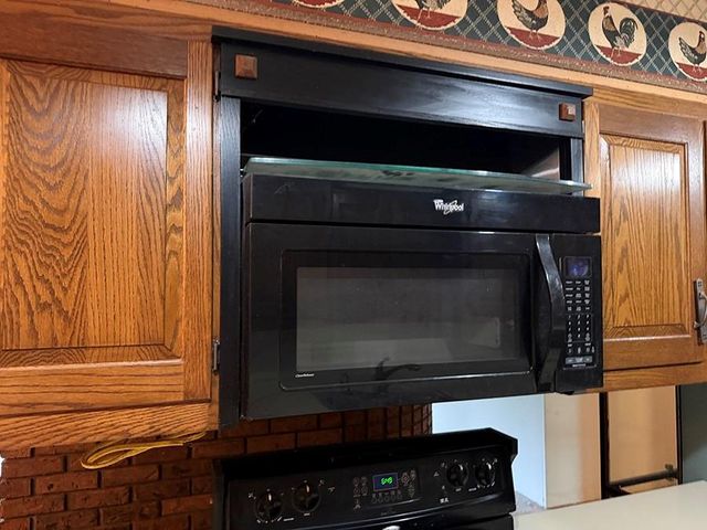 1405 Lynwood Court, Liberty, MO 64068