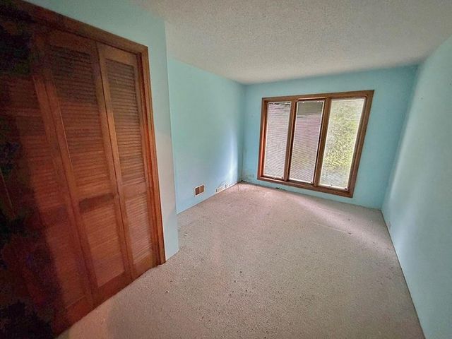 1405 Lynwood Court, Liberty, MO 64068