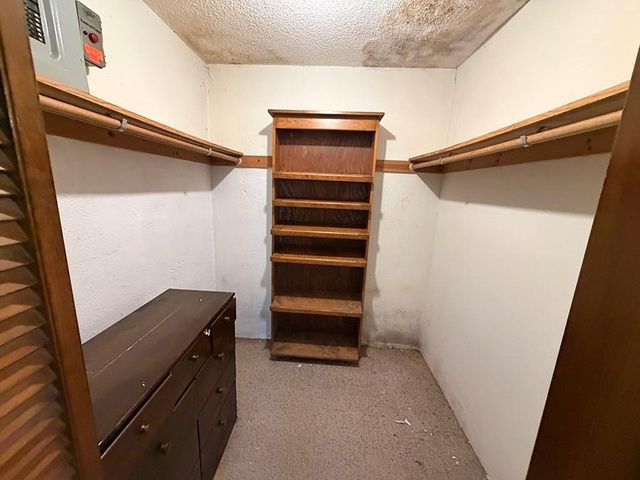 1405 Lynwood Court, Liberty, MO 64068