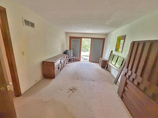 1405 Lynwood Court, Liberty, MO 64068