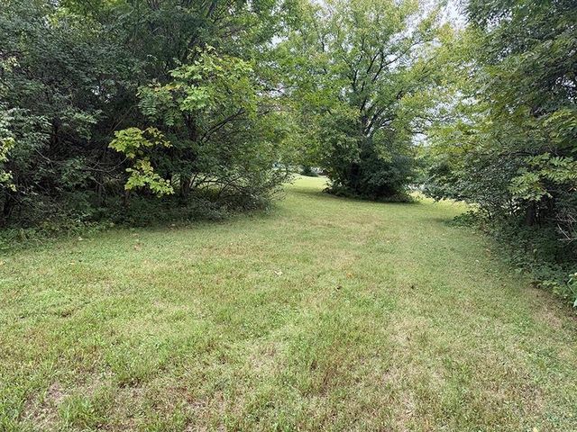 1405 Lynwood Court, Liberty, MO 64068