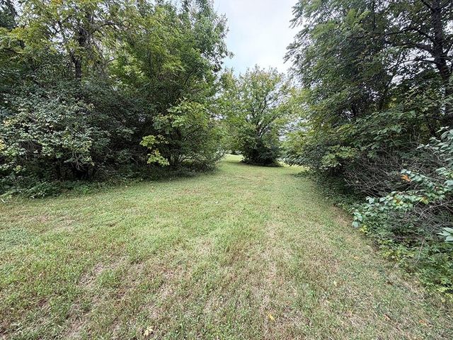 1405 Lynwood Court, Liberty, MO 64068