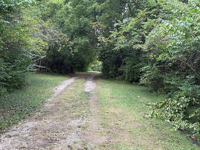 1405 Lynwood Court, Liberty, MO 64068