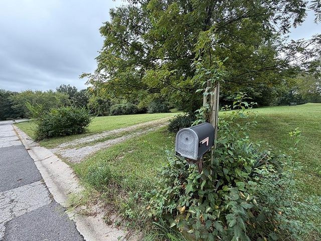 1405 Lynwood Court, Liberty, MO 64068