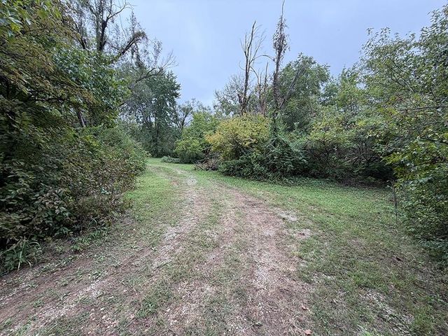 1405 Lynwood Court, Liberty, MO 64068