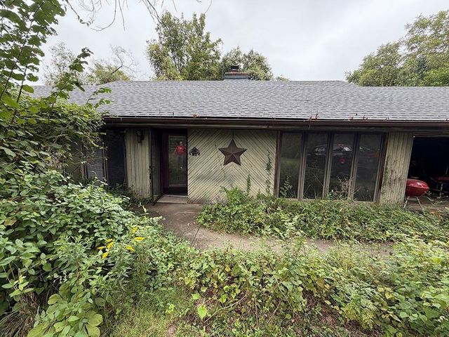 1405 Lynwood Court, Liberty, MO 64068