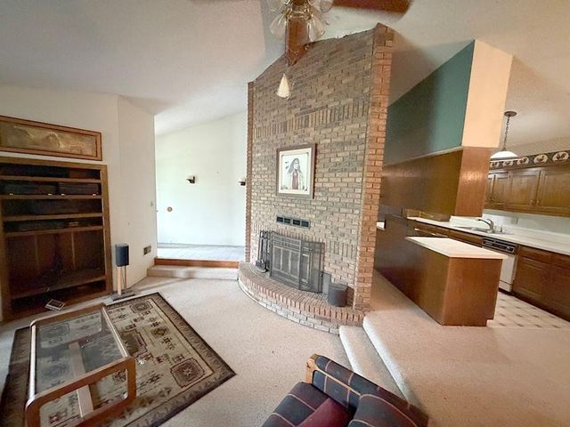 1405 Lynwood Court, Liberty, MO 64068
