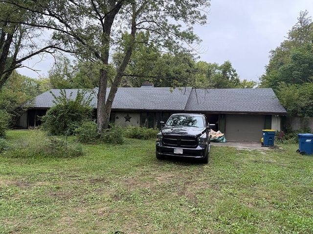 1405 Lynwood Court, Liberty, MO 64068