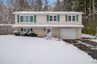 211 Blackmore Rd, Camillus, NY 13031