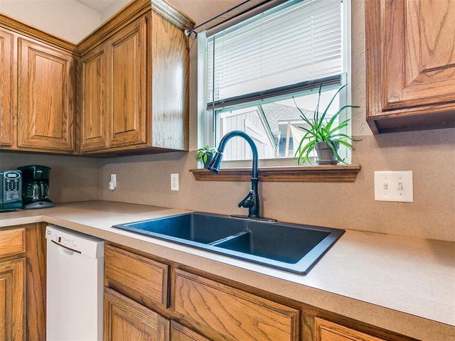 2525 Weymouth Way, Norman, OK 73071