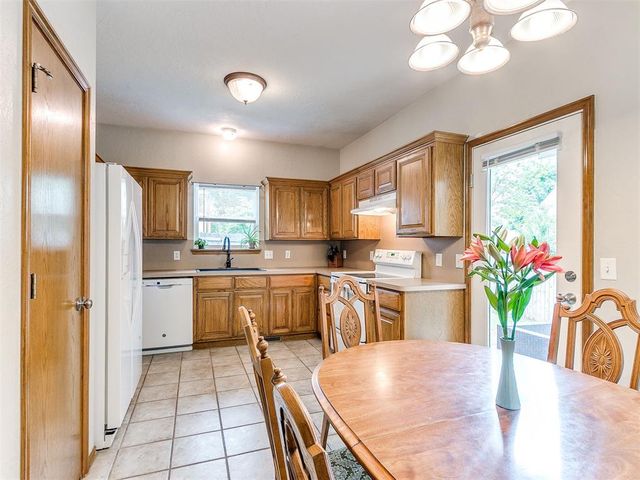 2525 Weymouth Way, Norman, OK 73071