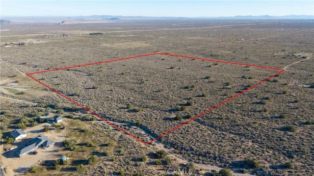 223 Avenue X, Llano, CA 93544