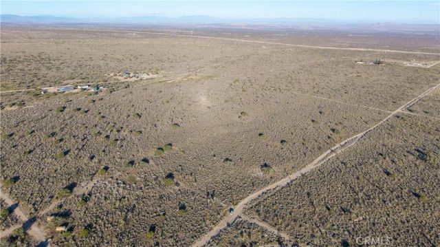 223 Avenue X, Llano, CA 93544