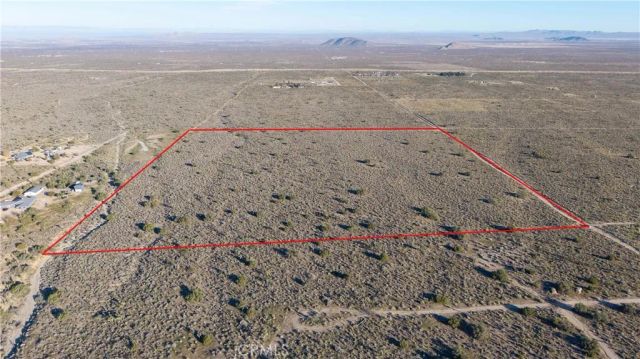 223 Avenue X, Llano, CA 93544