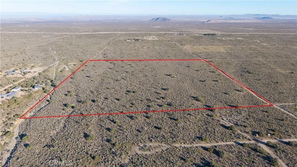 223 Avenue X, Llano, CA 93544