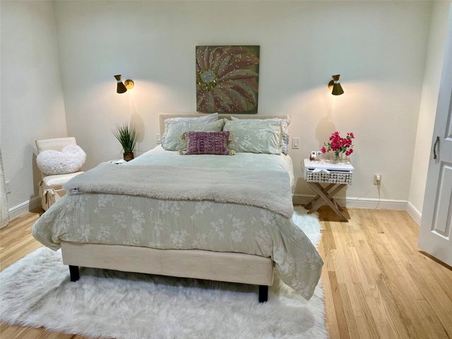 416 W College Street, Grapevine, TX 76051