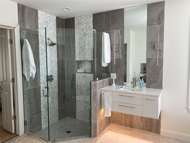 416 W College Street, Grapevine, TX 76051