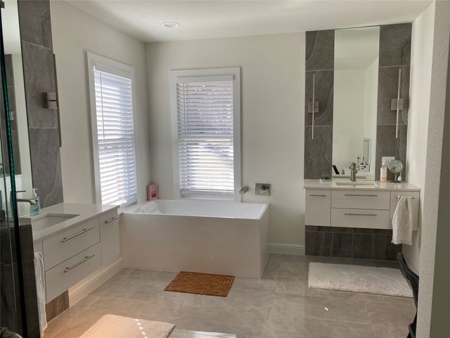 416 W College Street, Grapevine, TX 76051