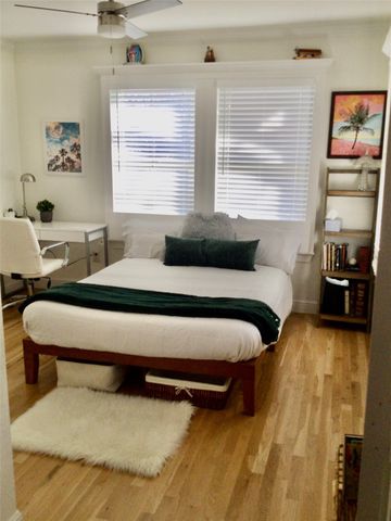 416 W College Street, Grapevine, TX 76051