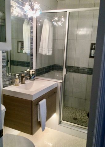 416 W College Street, Grapevine, TX 76051