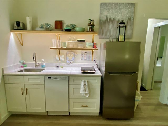 416 W College Street, Grapevine, TX 76051