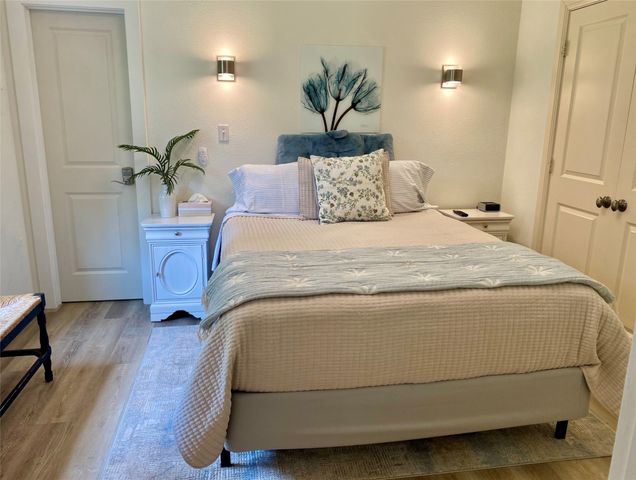 416 W College Street, Grapevine, TX 76051