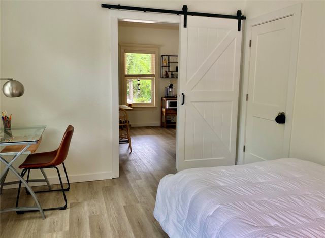 416 W College Street, Grapevine, TX 76051