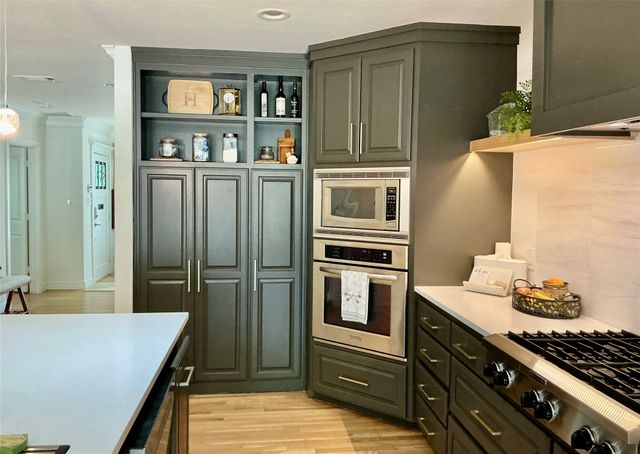 416 W College Street, Grapevine, TX 76051